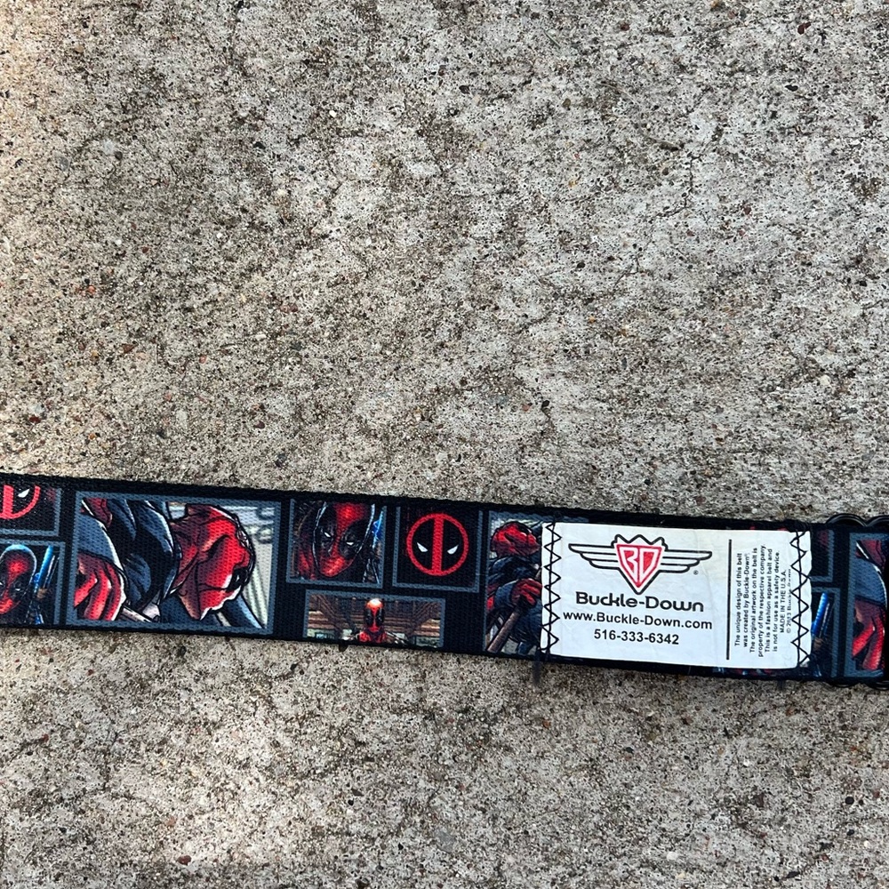 Buckledown Seatbelt Buckle Belt - Deadpool
